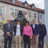Frauenbund spendet Erlös aus Palmbuschenaktion